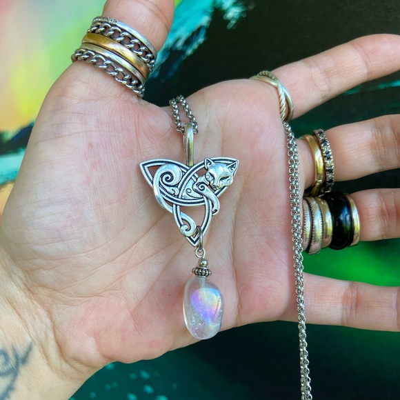 Celtic knot cat fox aura crystal steel necklace - Picture 5 of 8